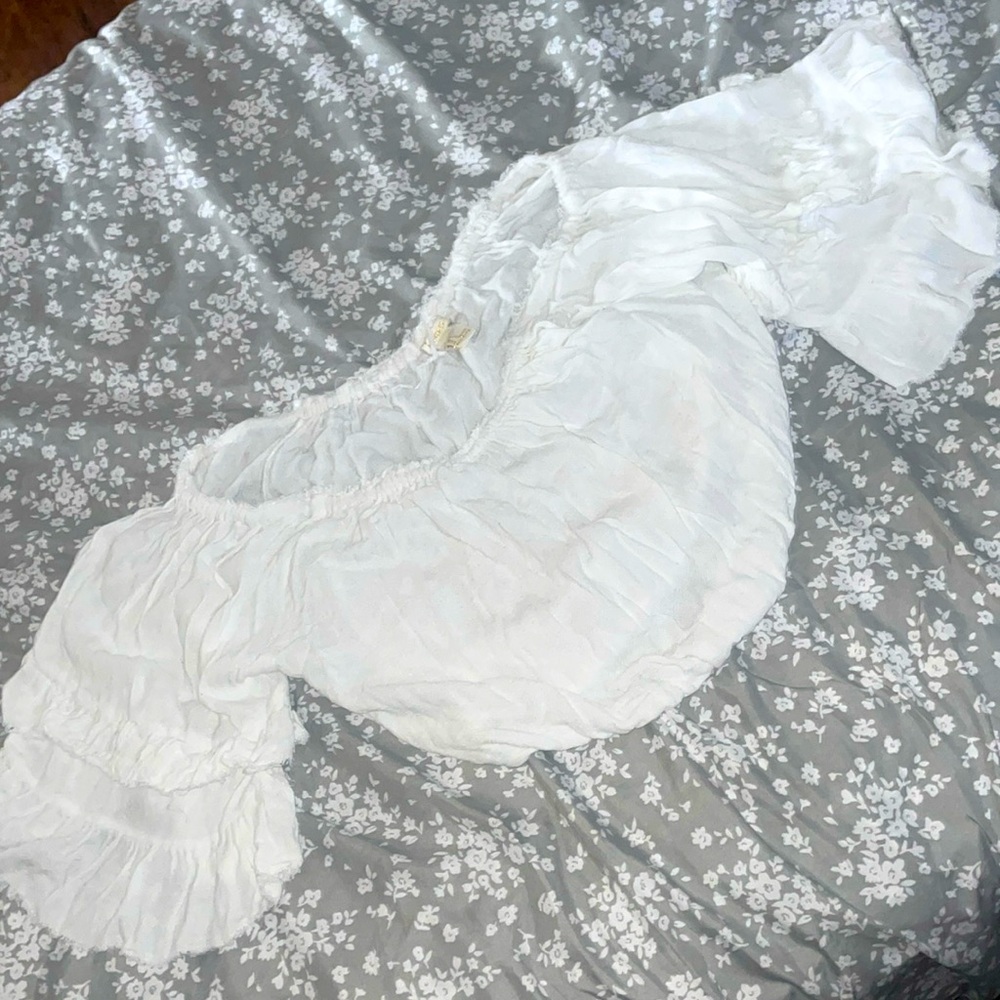 🥶FOREVER 21🔵SIZE MEDIUM💙WHITE BLOUSE